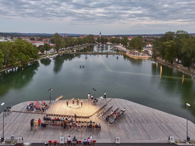 City Lake Horn by YEWO Landscapes