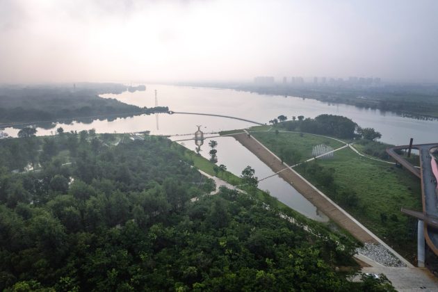 Fengxiangzhou Park – Between the Rain by Z+T Studio