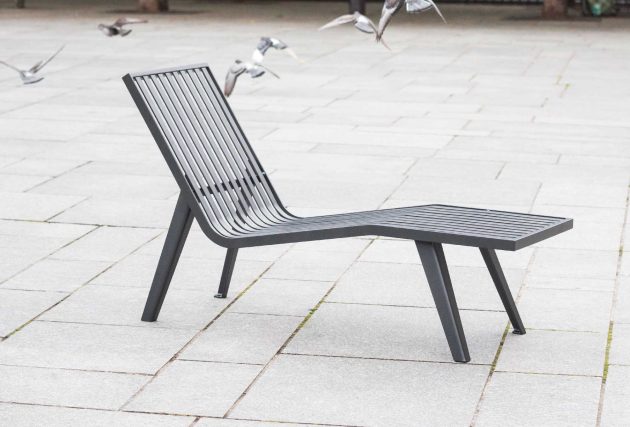 Michigan Chaise Longue Wins Design Prize for Modern Furniture + Lighting